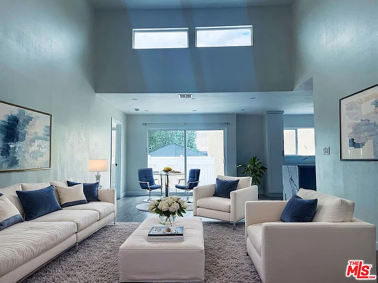 22131 Victory Blvd — Photo 5
