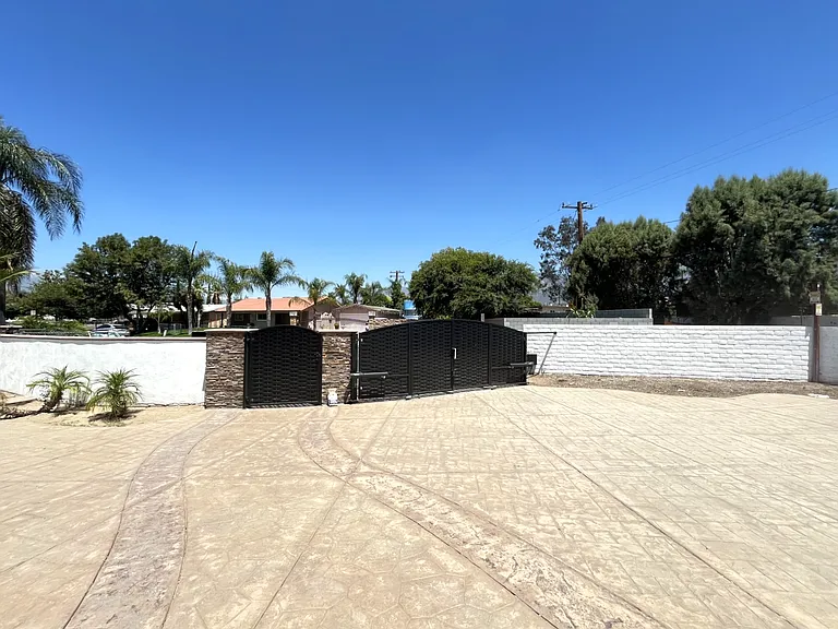 2203 Portola St — Photo 15