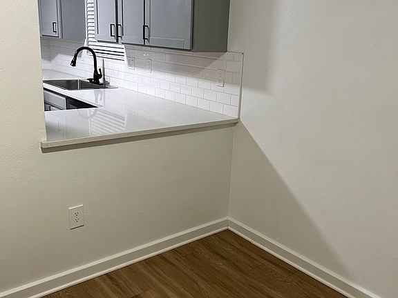 4th image of 3708 Valley View Ave Unit 3708