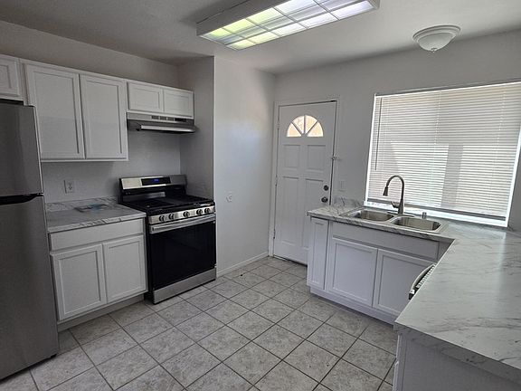 4th image of 5429 Overlook Dr NE