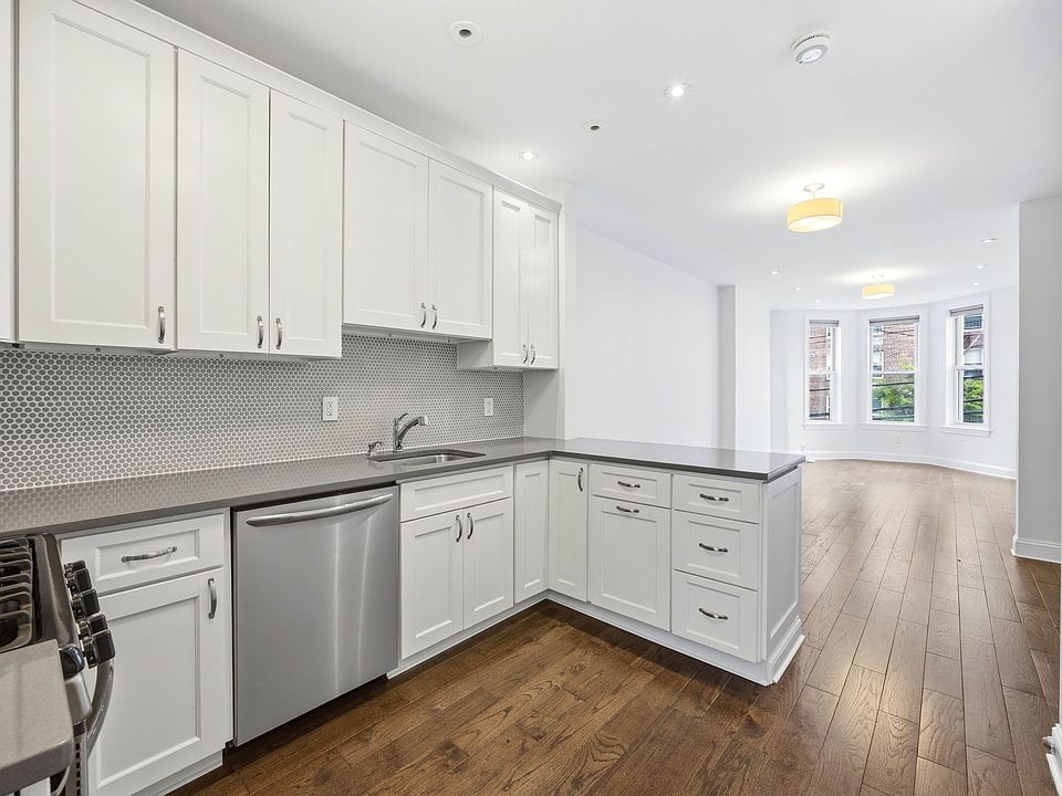 1st image of 3184 Crescent St Floor 2
