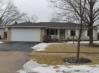 109 Tottenham Ln, Elk Grove Village, IL 60007