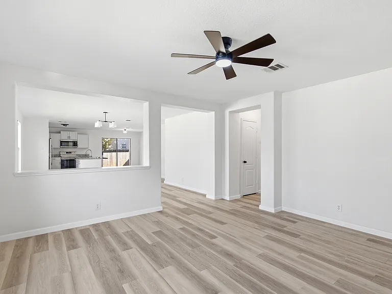 110 Capistrano Dr — Photo 11