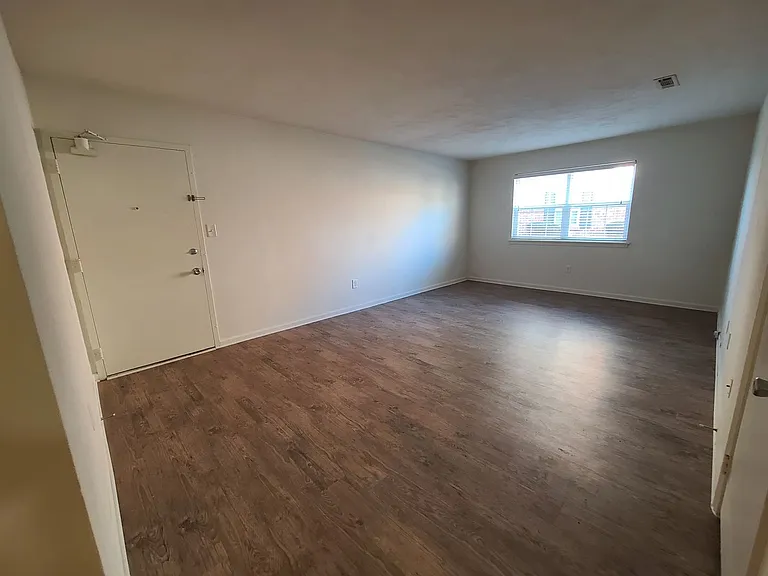 Eastwind Apartments — Photo 32