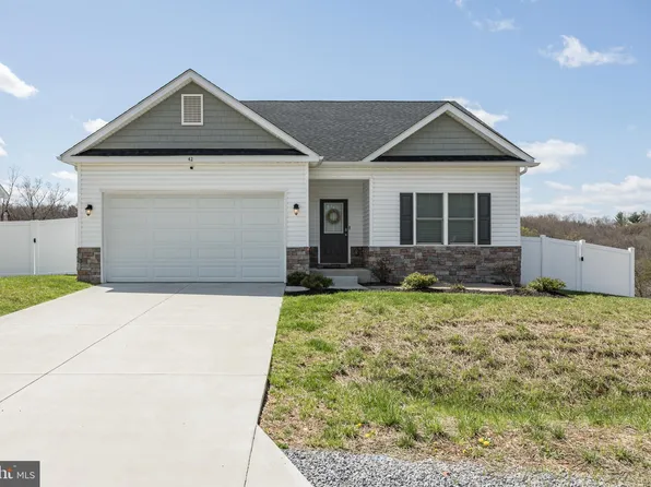 42 Larimar Ln, Inwood, WV 25428