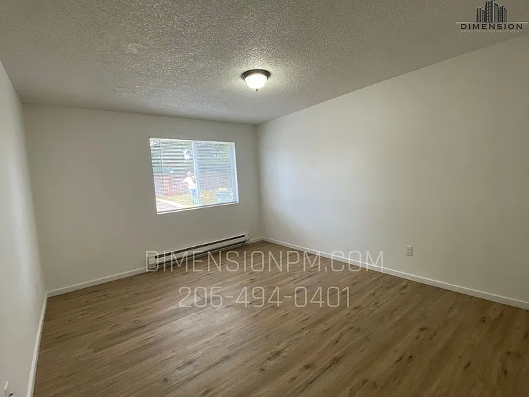 717 Myrtine St — Photo 9