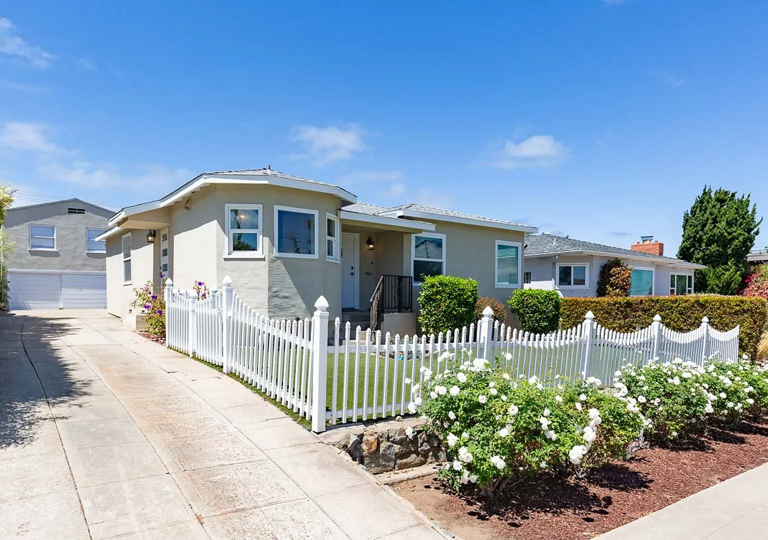 2 Bed, 2 Bath home in Ocean Beach — Photo 1