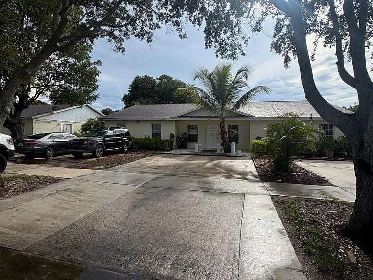 3677 S 57th Ave — Photo 1