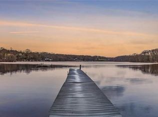 17 View Pl, Guilford, CT 06437