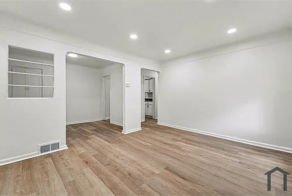 8435 Warwick St — Photo 3