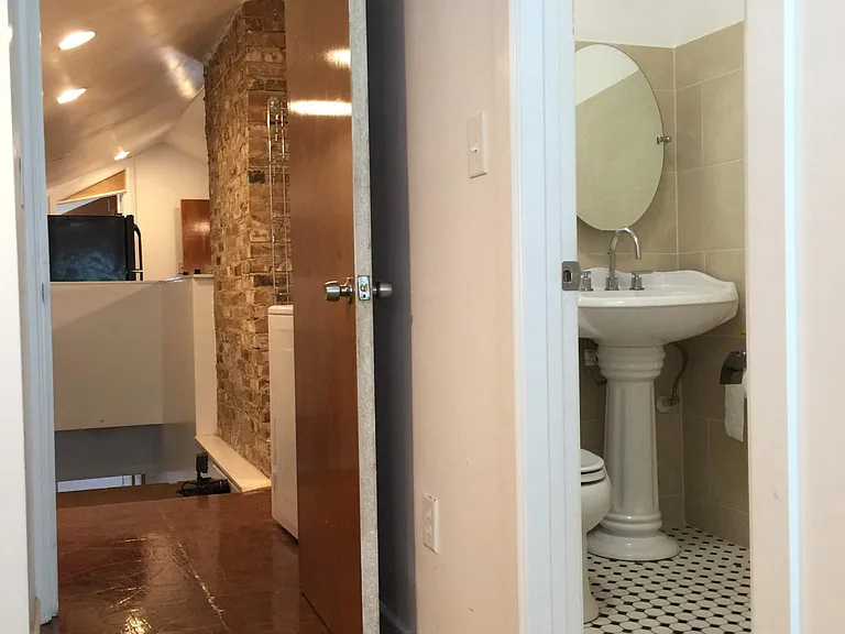 1028 W Hickory St — Photo 24