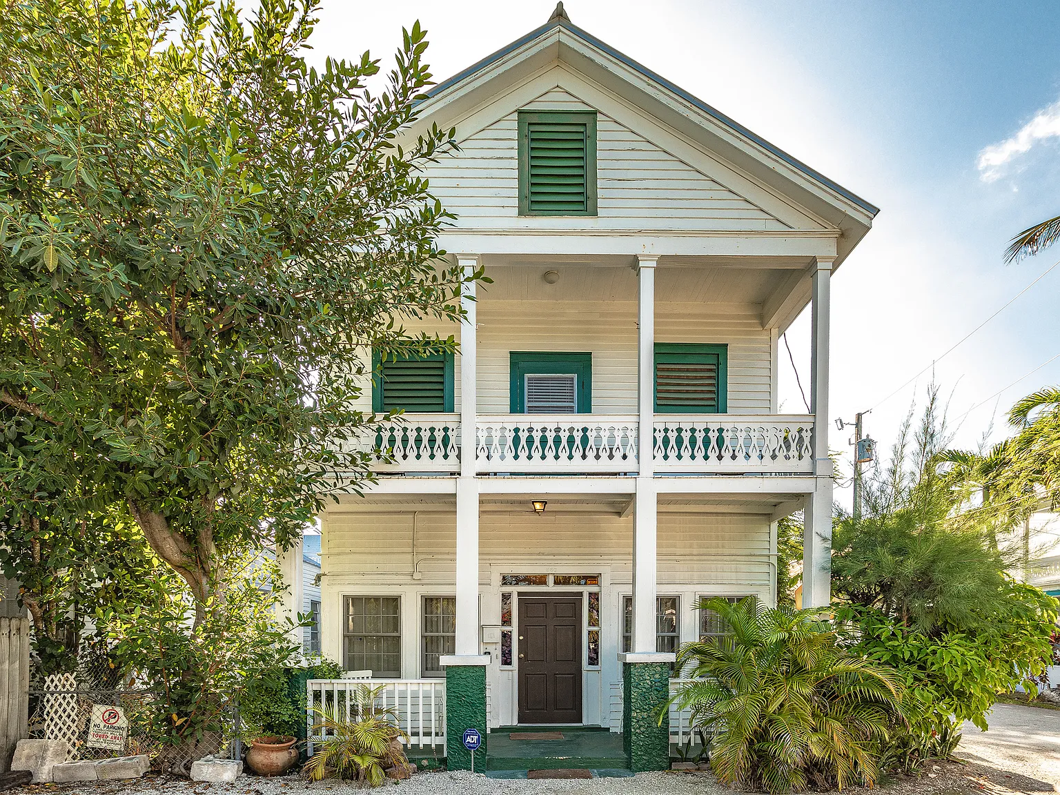 4 bed, $5,000 — Photo 1
