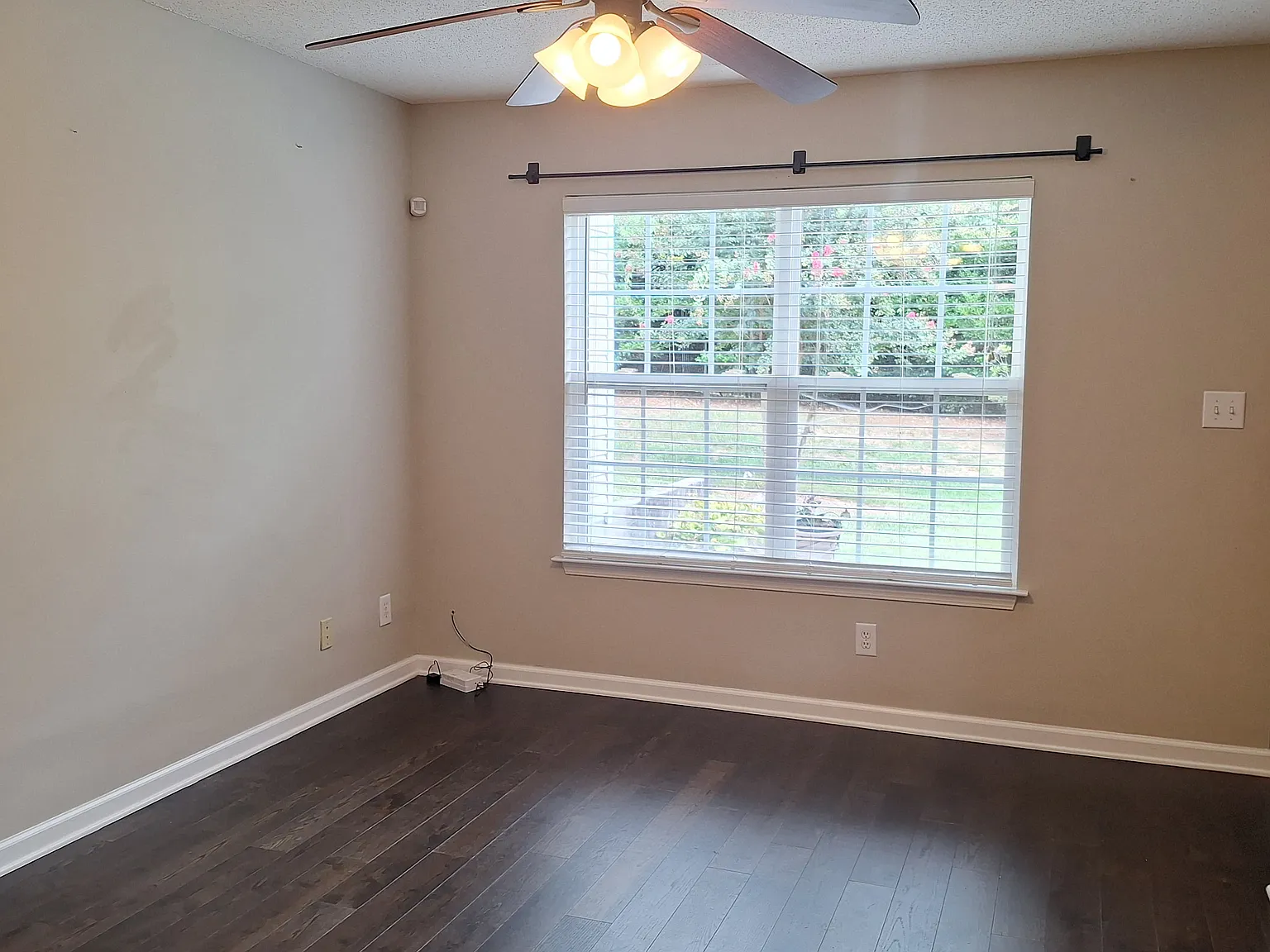 2 bed, 2.5 bath, 1251 sqft, $1,800 — Photo 2