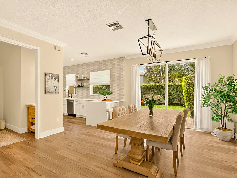 7630 Topiary Ave — Photo 11