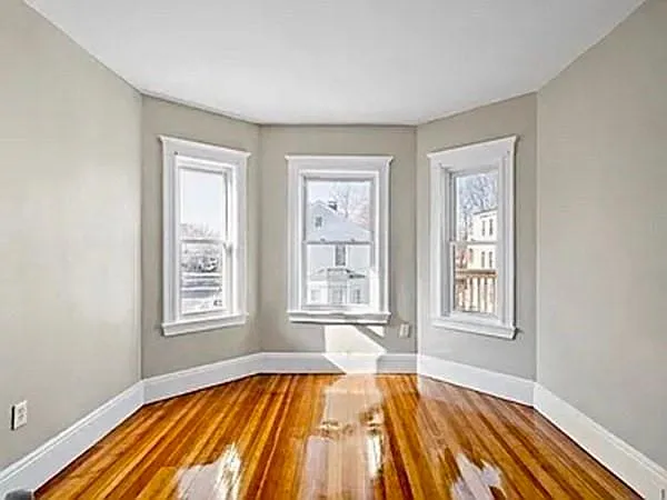 3 bed, 1100 sqft, $3,300 — Photo 3