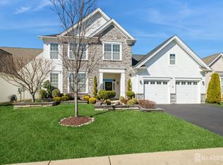 18 Medinah Ct, Monroe Township, NJ 08831