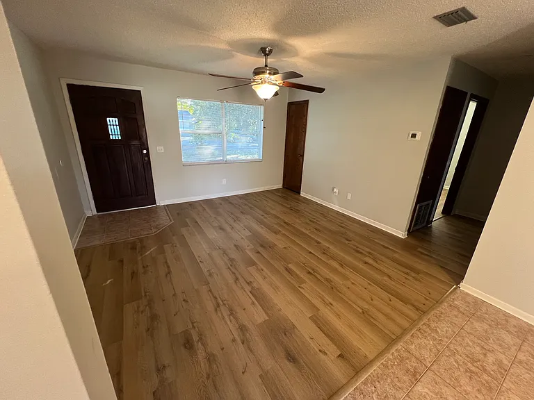 817 W Florence Ave — Photo 5
