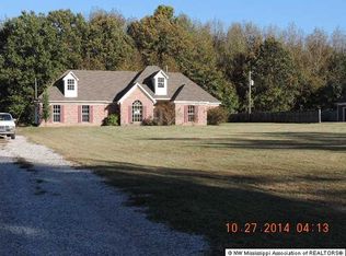 2402 Bubba Taylor Rd, Byhalia, MS 38611