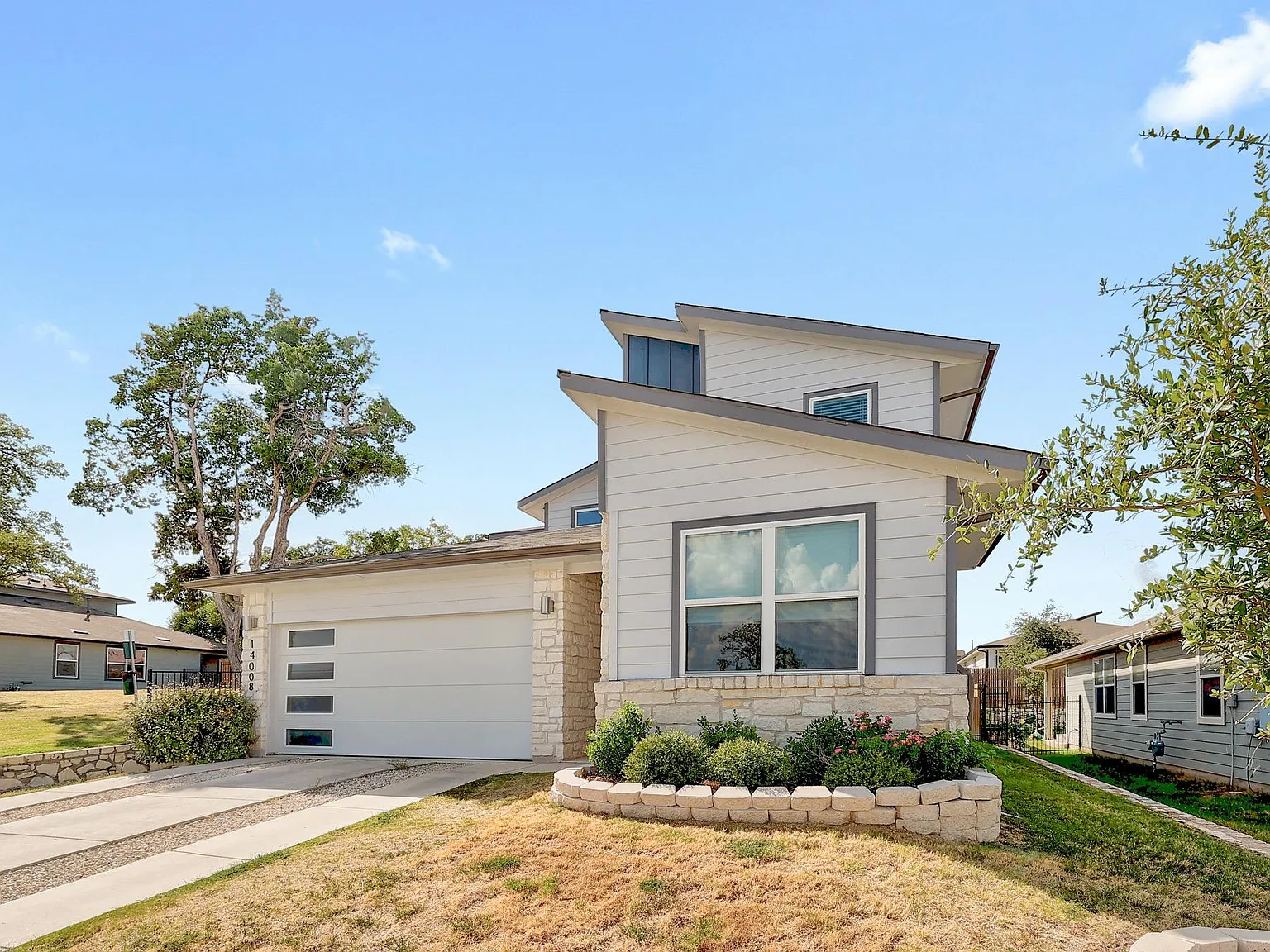 4 bed, 3.0 bath, 2515 sqft, $2,700 — Photo 2