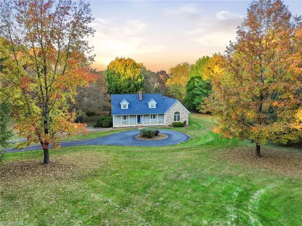 1601 S Peace Haven Rd, Clemmons, NC 27012