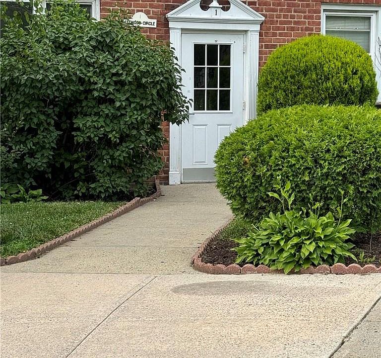 1st image of 1 Leewood Circle #1L