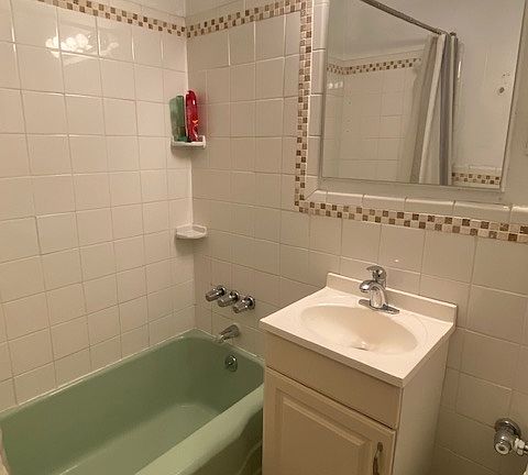 5th image of 340 W 48th St #4D