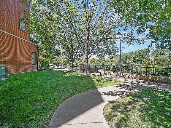 3rd image of 2911 N Western Ave APT 313