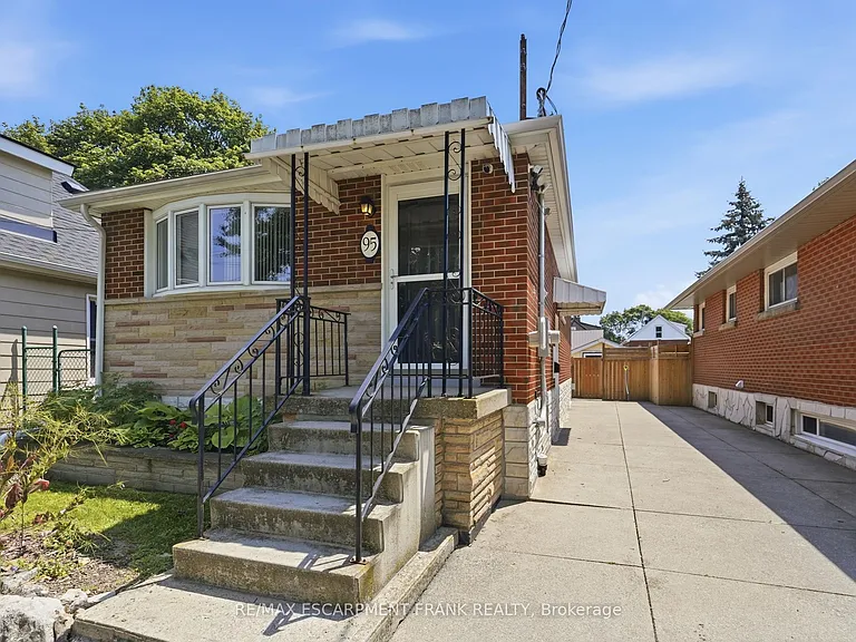 95 E 18th St #1 — Photo 2