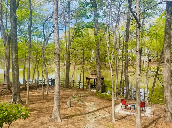 3209 Peninsula Dr, Jamestown, NC 27282
