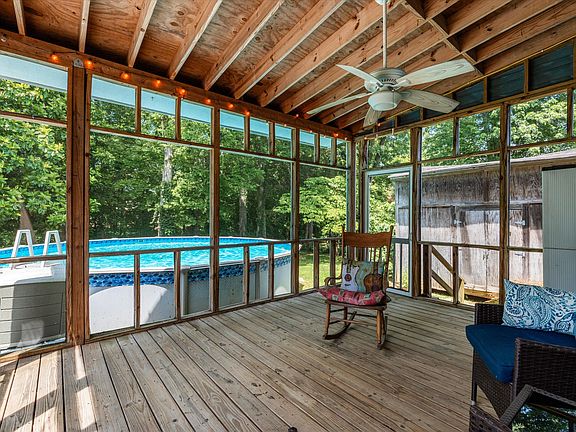2nd image of 2019 Hidden Cove Rd