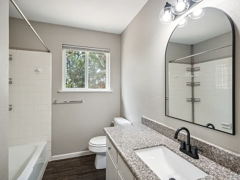 5009 Brighton Rd — Photo 4