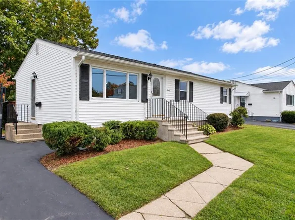 90 Jacksonia Dr, North Providence, RI 02911