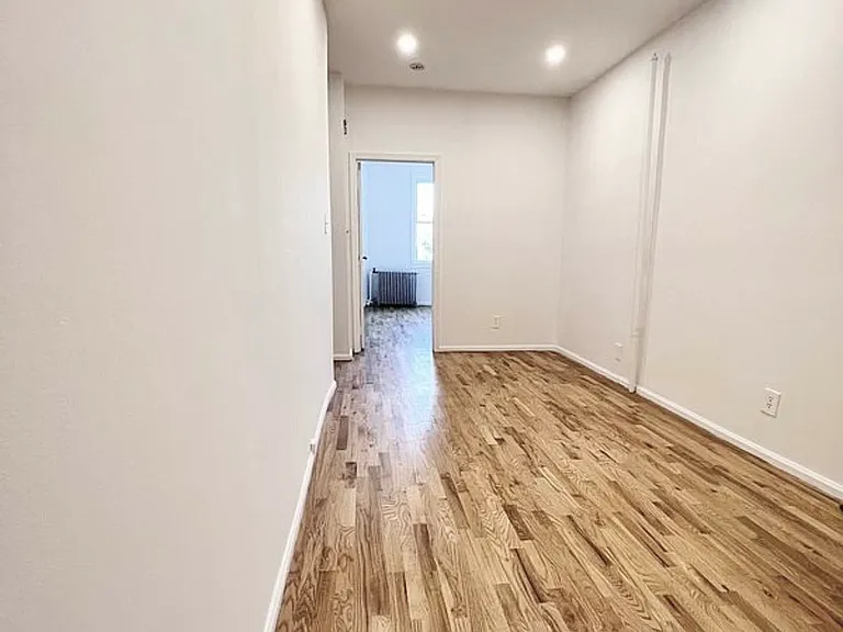 394 Manhattan Ave #3R — Photo 3
