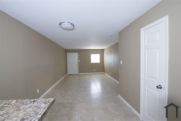 2nd image of 1500 Oleander Dr APT B