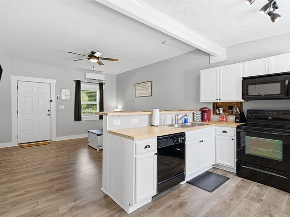 4th image of 2320 Mistletoe St