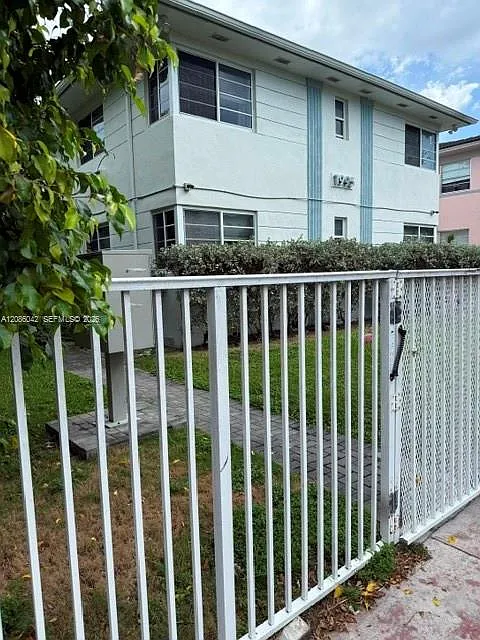 1 bed, 1.0 bath, $1,800 — Photo 3