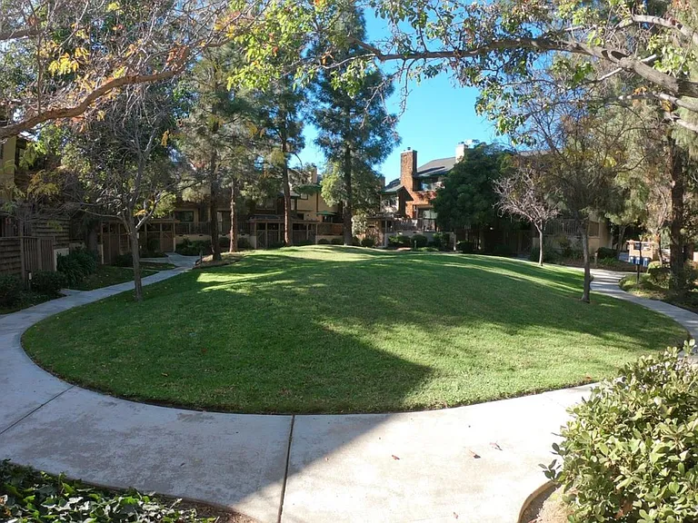 43139 Mayfair Park Ave — Photo 26