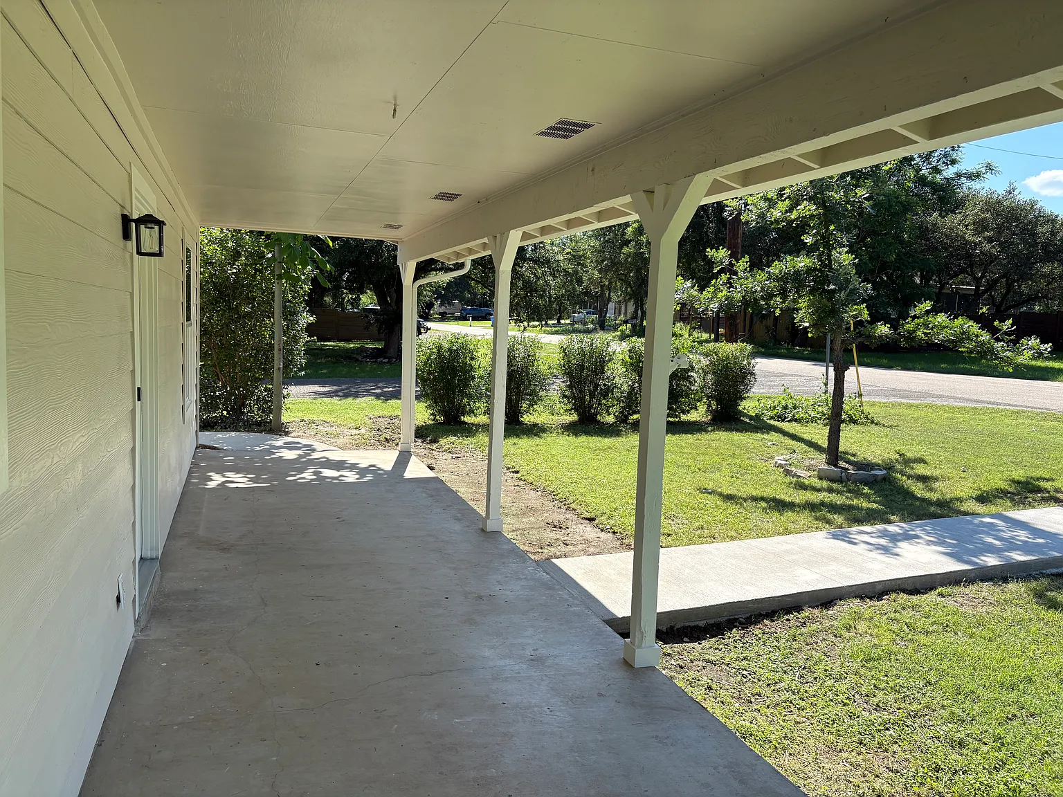 2 bed, 1.5 bath, 952 sqft, $1,550 — Photo 2
