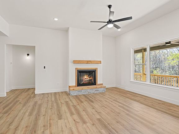 5th image of 4495 Hawkins Rd