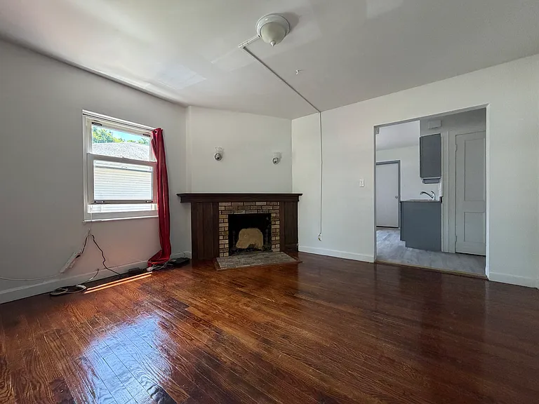 155 Clover St #1 — Photo 4