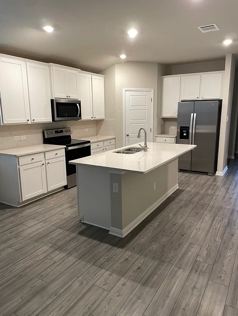 4 bed, 2069 sqft, $2,250 — Photo 4