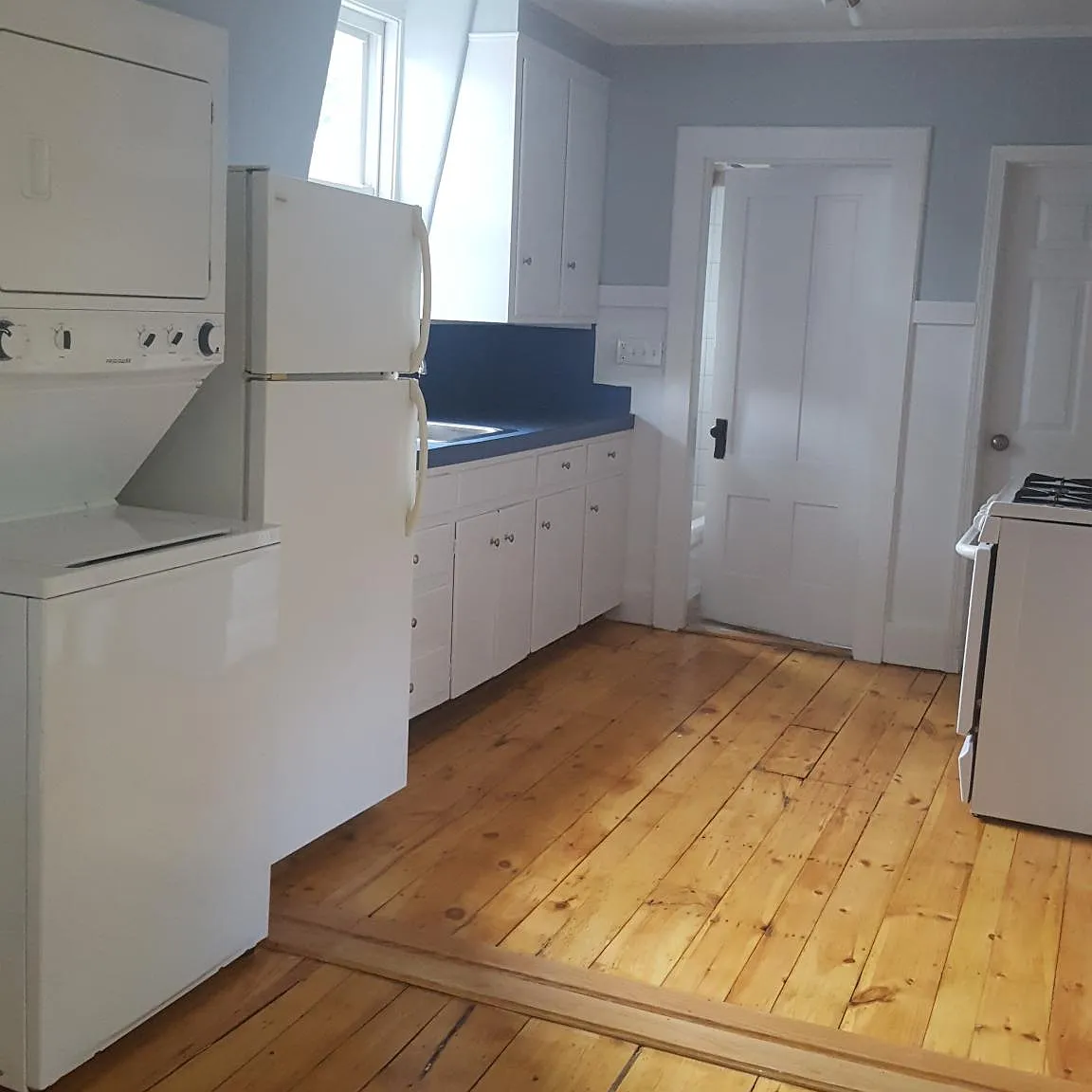 2 bed, 860 sqft, $1,900 — Photo 2