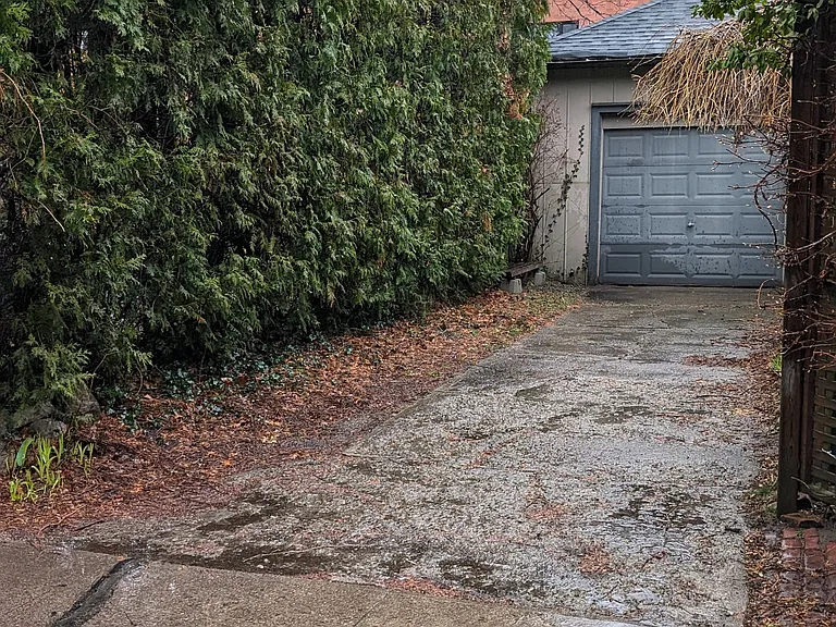 16 Laxton Ave #LOWER — Photo 35