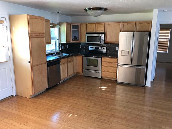 4th image of 207 Cedar Park Cir