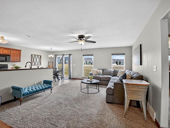 4th image of 4134 Mockingbird Ln