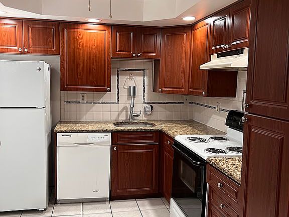 $2000 credit toward new appl