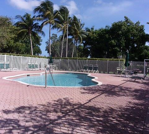 3rd image of 1724 Arezzo Cir