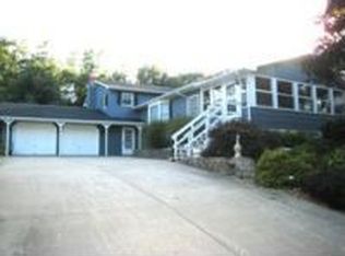 470 Windy Woods Dr, Hamilton, IL 62341