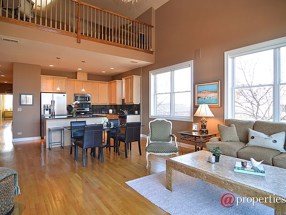 Kitchen / Living Room