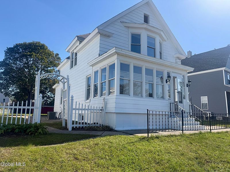 2nd image of 2734 Broadway
